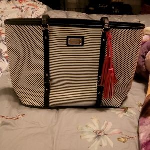 Nine west black and white shoulder purse